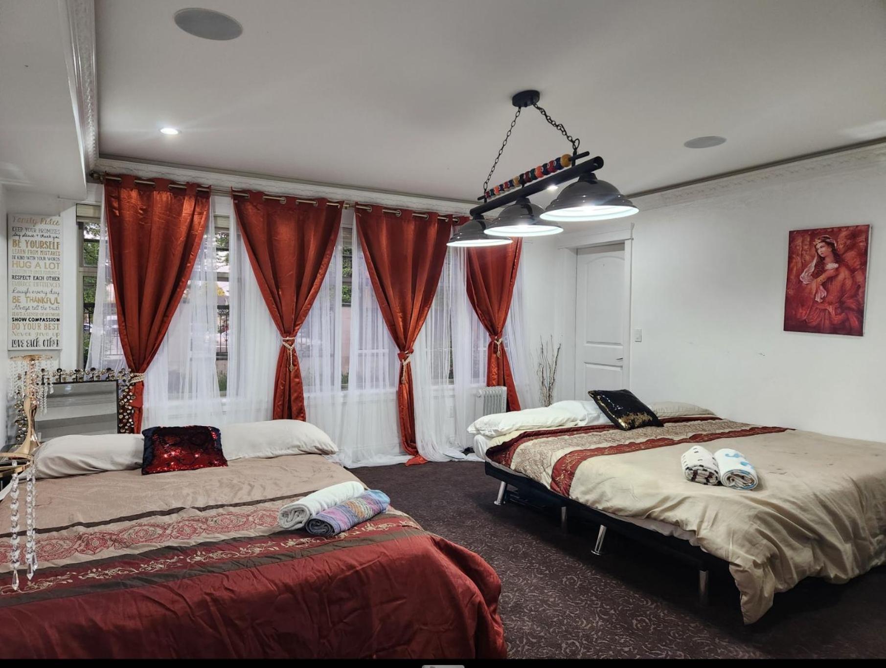 Empress Madani Palace Hotel เซอร์รีย์ ภายนอก รูปภาพ