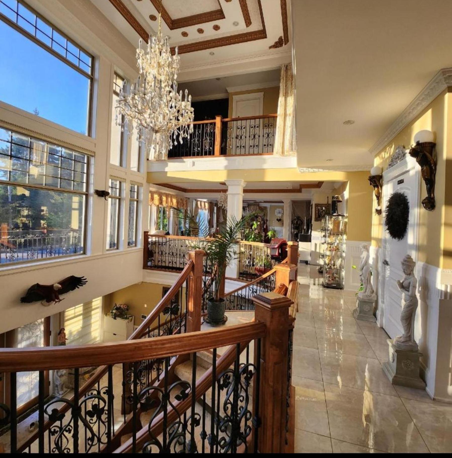 Empress Madani Palace Hotel เซอร์รีย์ ภายนอก รูปภาพ