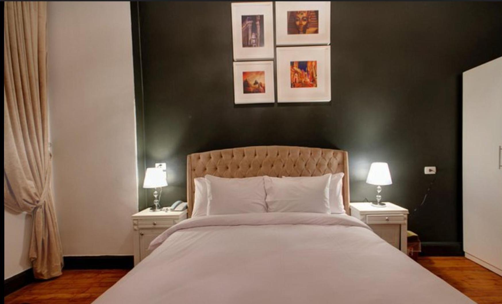 Empress Madani Palace Hotel เซอร์รีย์ ภายนอก รูปภาพ