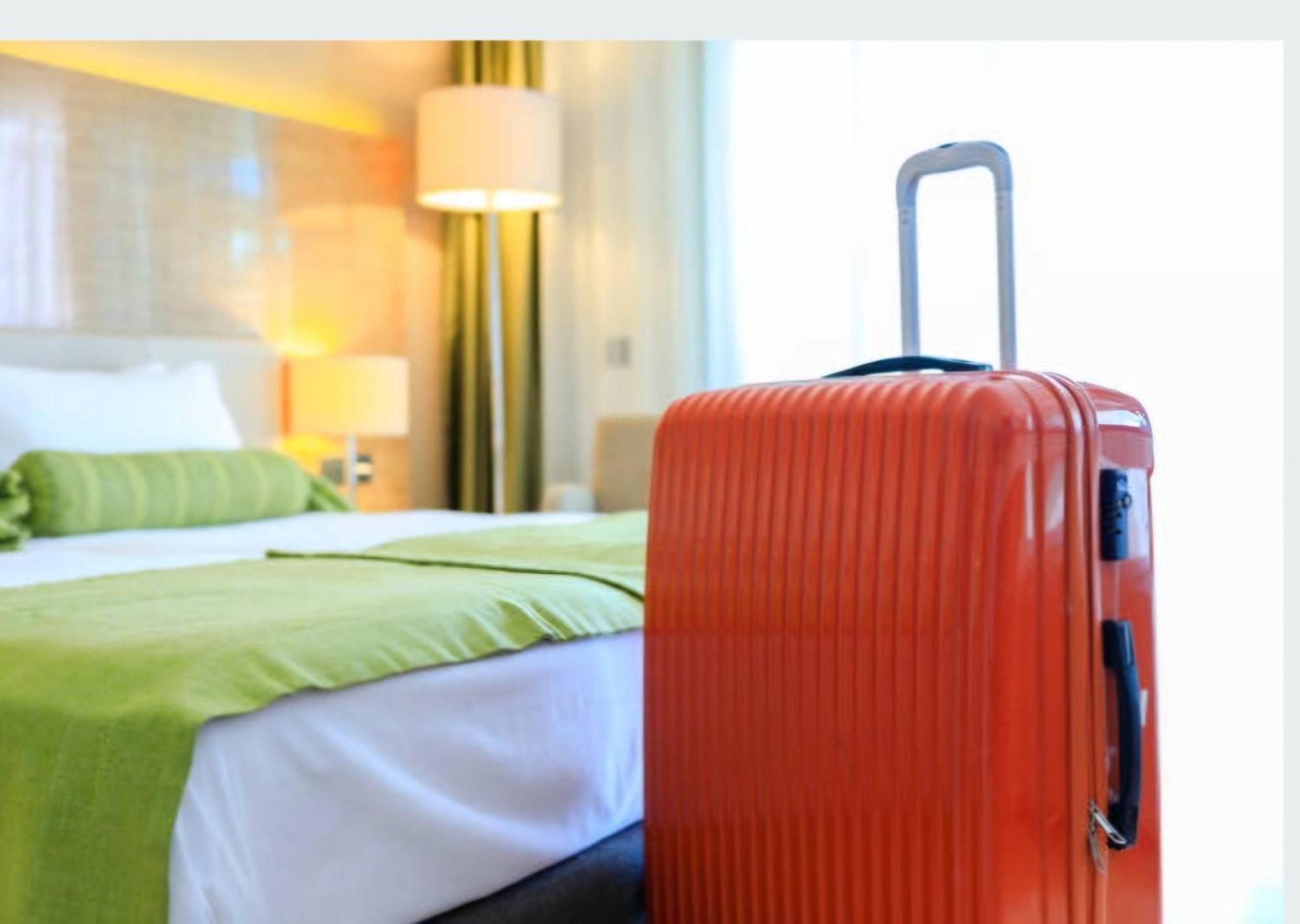 Empress Madani Palace Hotel เซอร์รีย์ ภายนอก รูปภาพ